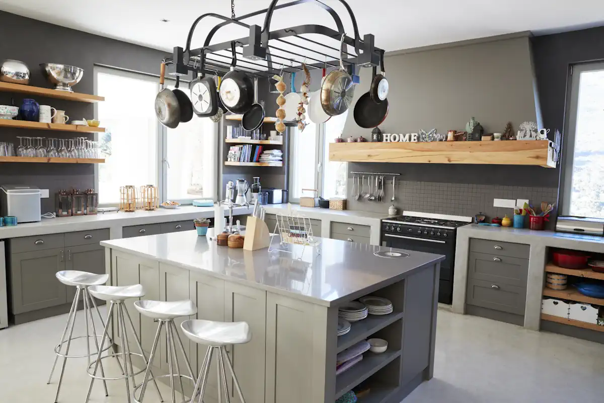Une cuisine spacieuse et fonctionnelle